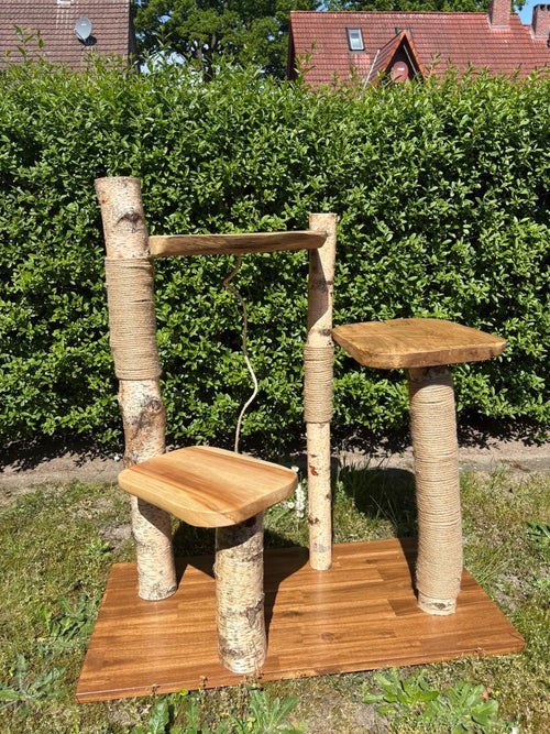 Kratzbaum "Lotte" aus Birke, Akazie und Teak (80–90 cm) – nachhaltig & handgefertigt, 3 Liegeflächen Bunterkopf
